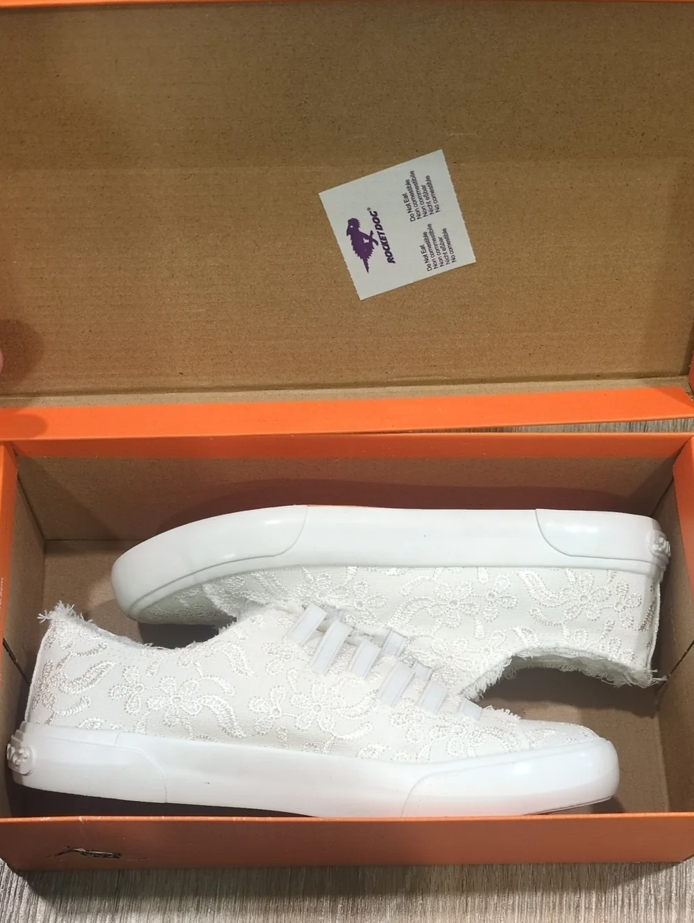 👟❤️😎NIB Rocket Dog Cream/White Lace Slip-On Sneakers Women's size 6.5👟❤️😎